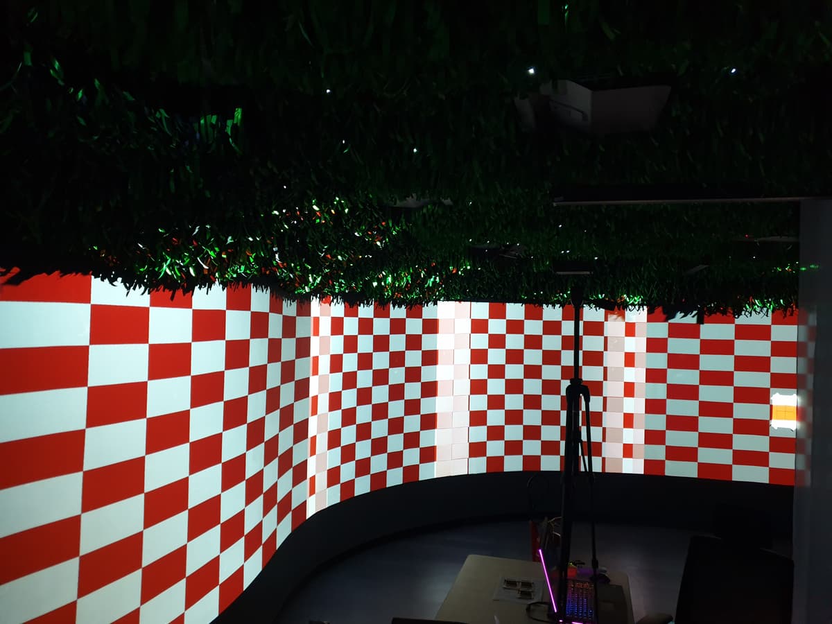 14-projector calibration grid